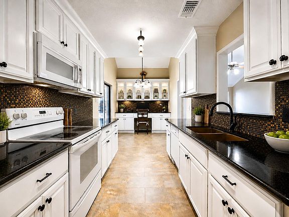 4th image of 13882 Hollowgreen Dr #810