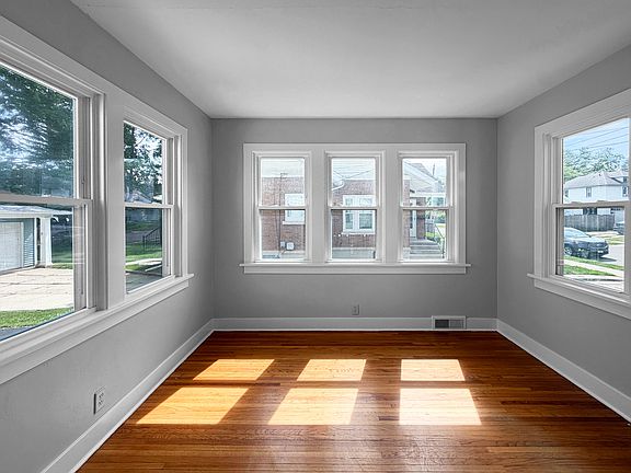 5th image of 116 E Fuller St