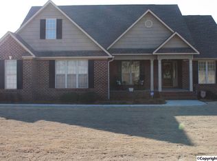 20 Spring Lake Dr, Albertville, AL 35951