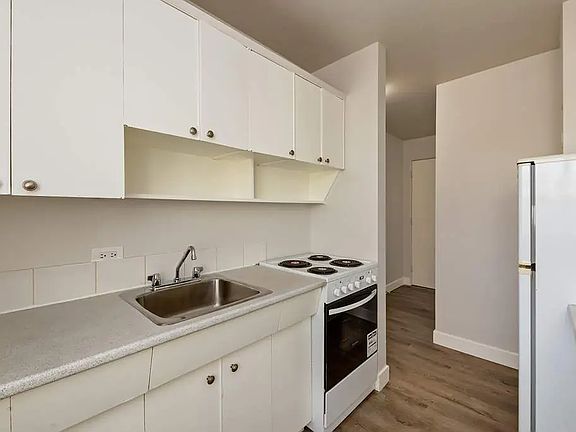 5th image of 10950 105th St NW #104