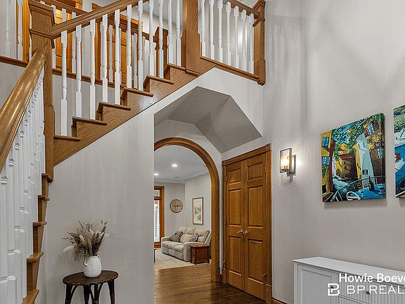 5th image of 9825 Almena Dr