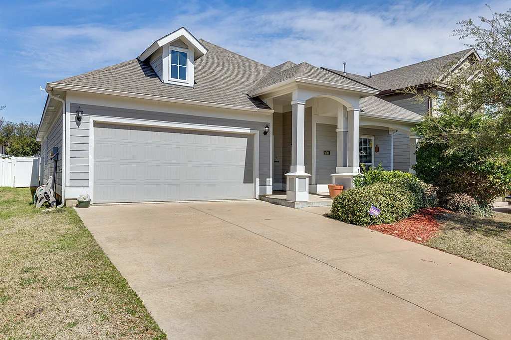 Cape Cod Cutie in Keller ISD! Plus office! — Photo 2
