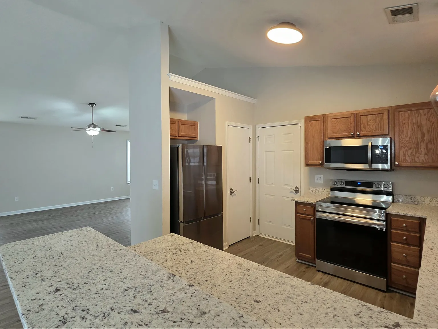920 Silvercrest Drive - - — Photo 4