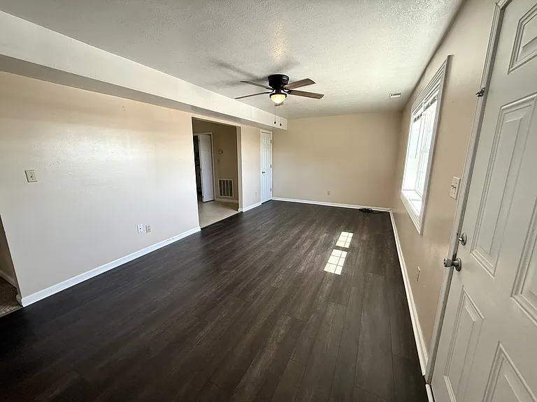 770 Deerfield Ln — Photo 3