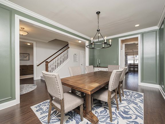 5th image of 823 Sapphire Dr