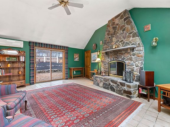 3rd image of 22 Donovan Dr