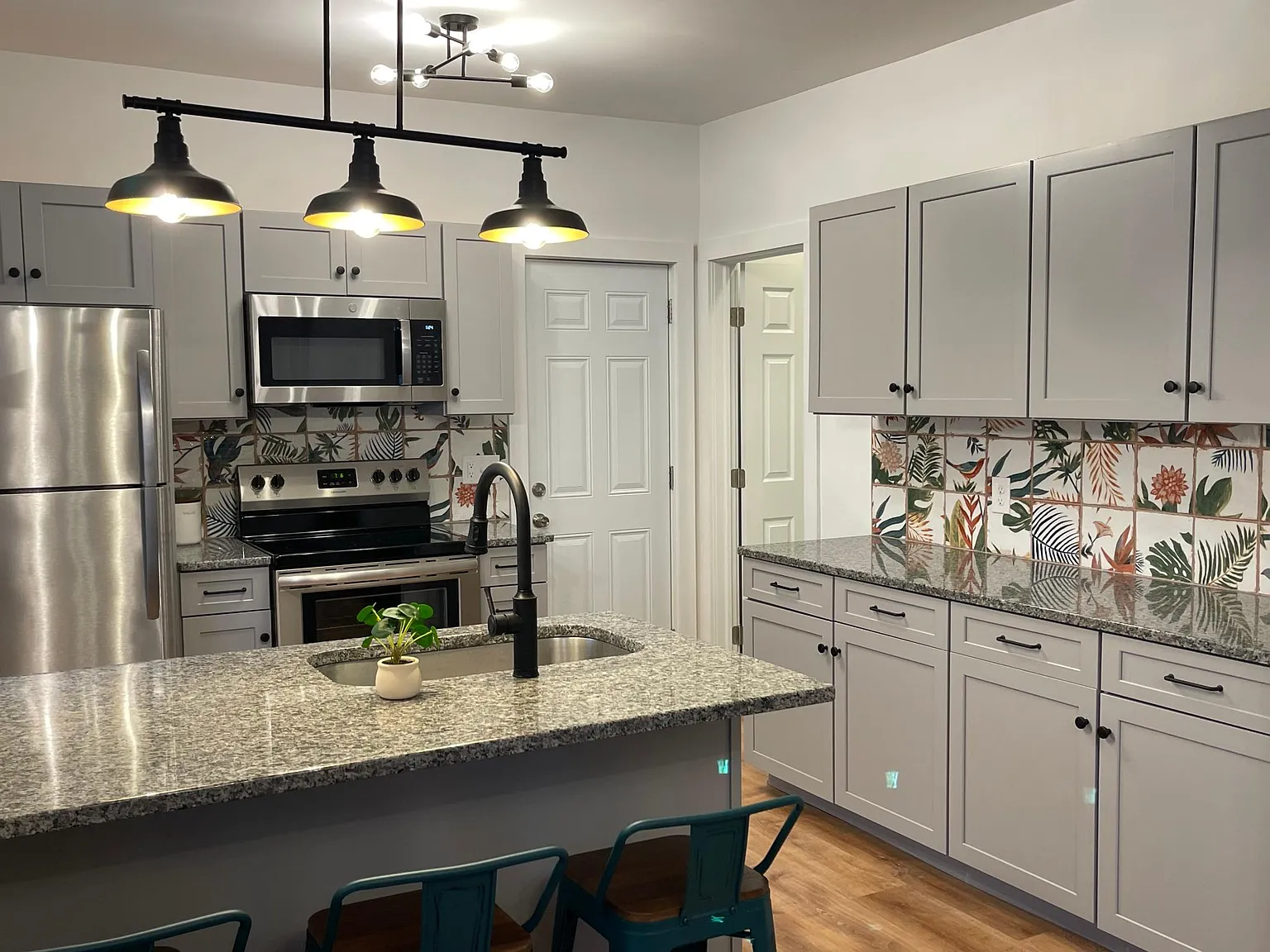 5 bed, 2150 sqft, $4,375 — Photo 1