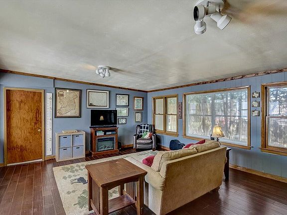 3rd image of 4877 N Iroquois Ave