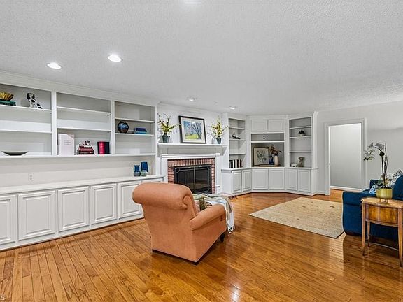 5th image of 1109 Westridge Rd