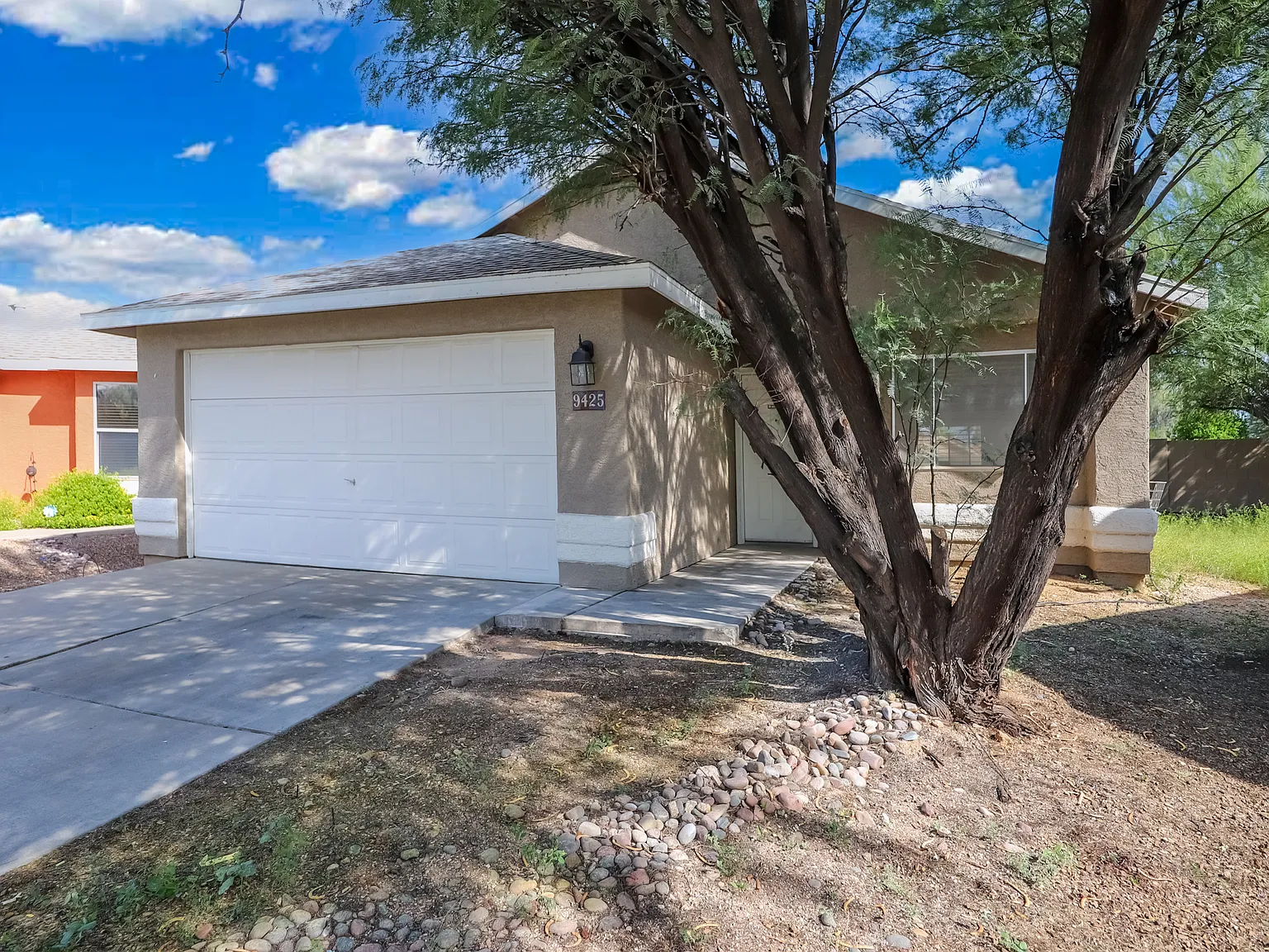 Tucson, AZ - Single-Family - $2,095.00 Available July 2024 — Photo 2