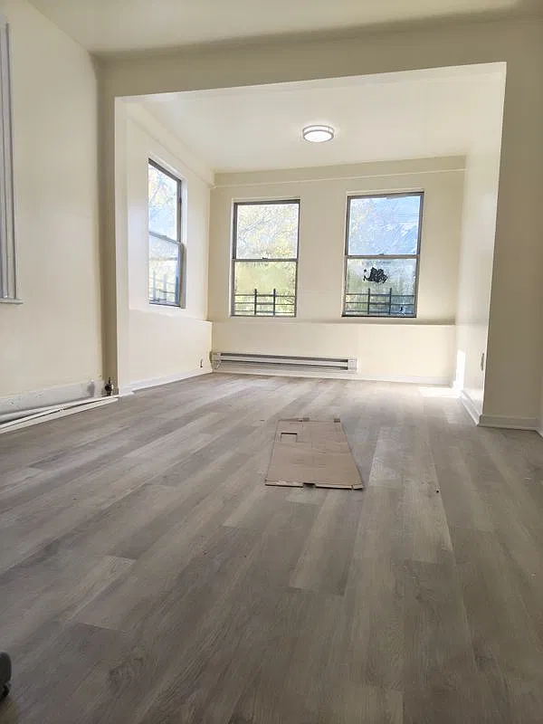 4 bed, 1.0 bath, 1305 sqft, $4,000 — Photo 3