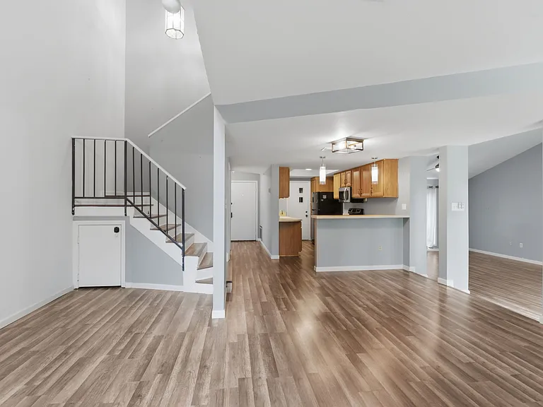 9976 Fairway Villas Ln — Photo 5