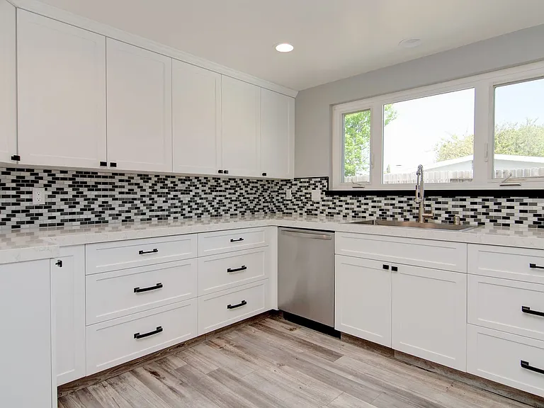 980 Presidio Dr — Photo 6