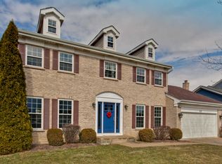 357 W Hampshire Dr, Bloomingdale, IL 60108