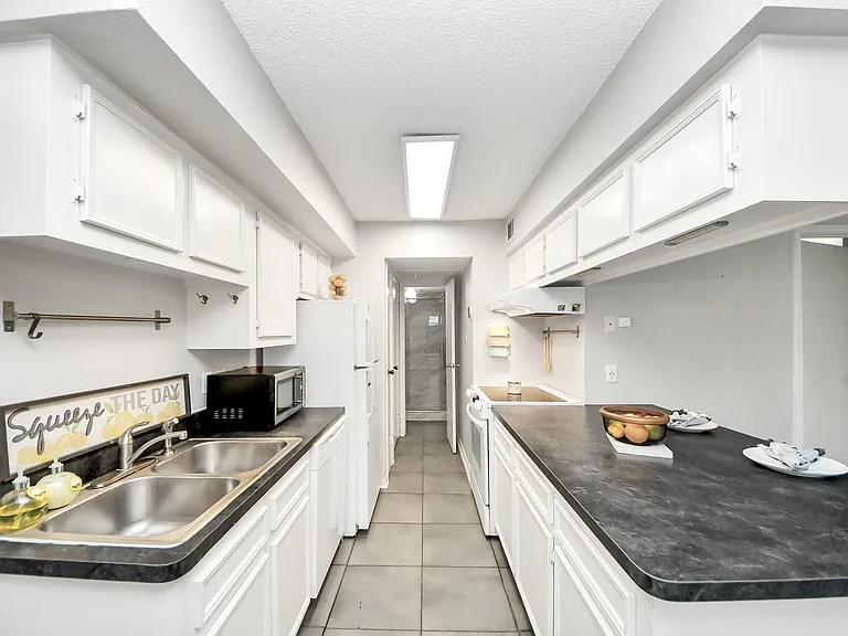 2750 Holly Hall St #911 — Photo 39
