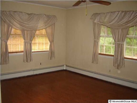 2nd image of 25 Zeeland Dr