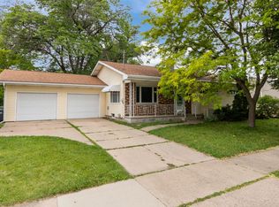 1517 Burdick St, Oshkosh, WI 54901