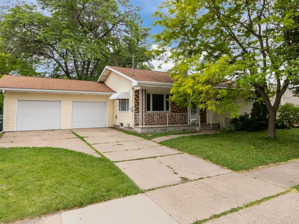 1517 Burdick St, Oshkosh, WI 54901