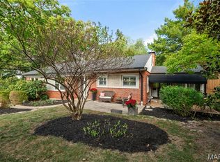 1889 N Signal Hills Dr, Saint Louis, MO 63122