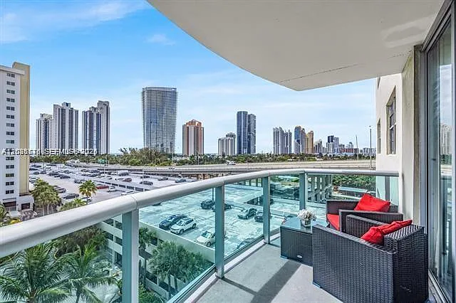 19390 Collins Ave #702