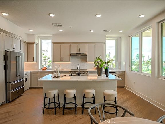 3rd image of 414 Main #400