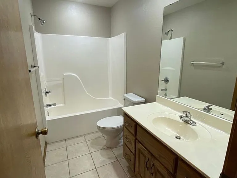 984 W Bates Dr — Photo 9