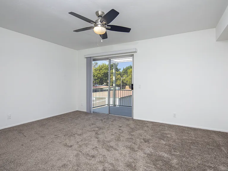 Gorgeous huge units in premier location! ASK ABOUT OUR MOVE-IN SPECIALS!! — Photo 50