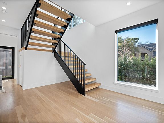 5th image of 3913 Hawthorne Ave #101