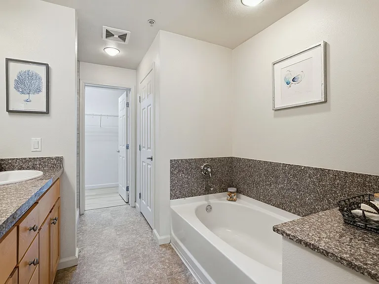 800 N 8th St #129 — Photo 30