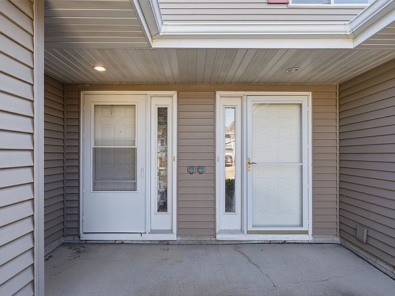 3rd image of 939 Grand Avenue Ct