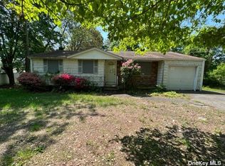 14 Dekalb Ave, Brentwood, NY 11717