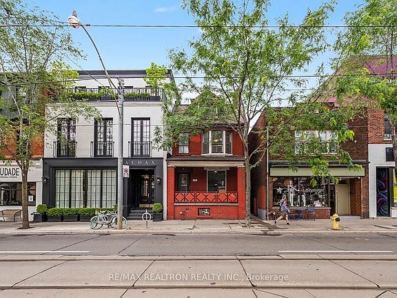 3rd image of 1000 Dundas St W