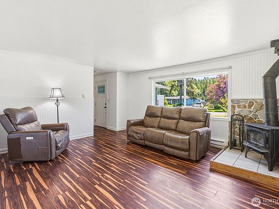 4th image of 155 N Maple Street
