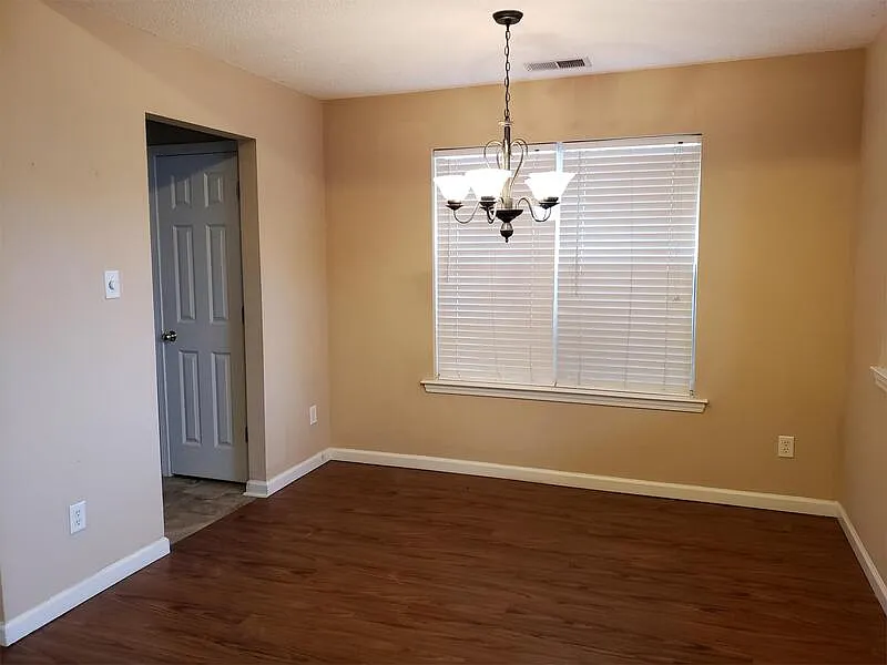 3 bed, 2.5 bath, 1488 sqft, $1,495 — Photo 3