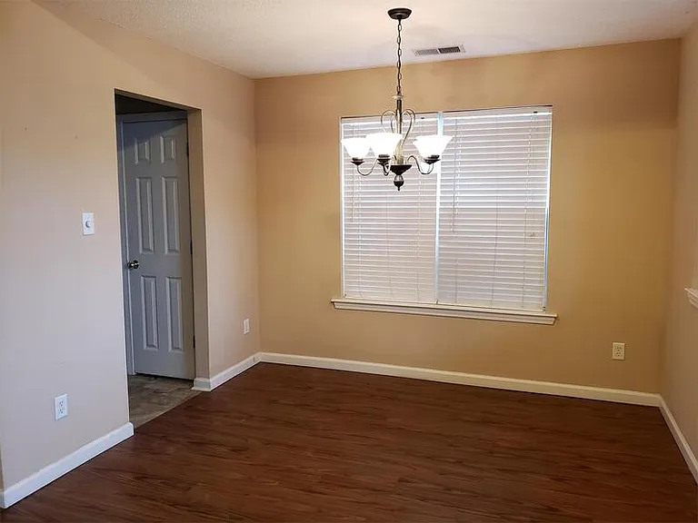 1088 Sunstar Dr — Photo 3