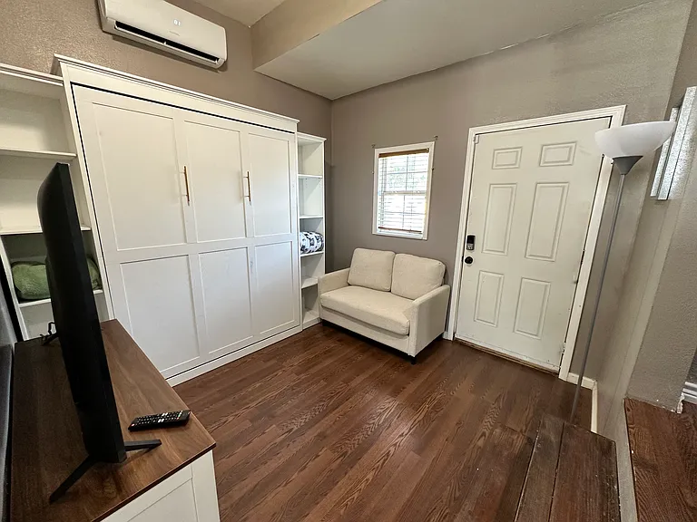 3105 N Hancock Ave — Photo 3