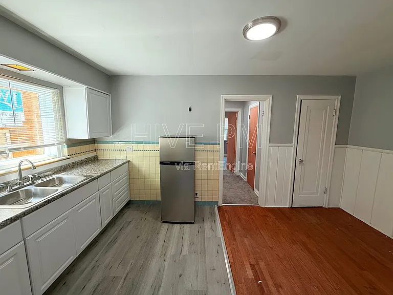 3135 Mozart Ave #2 — Photo 5