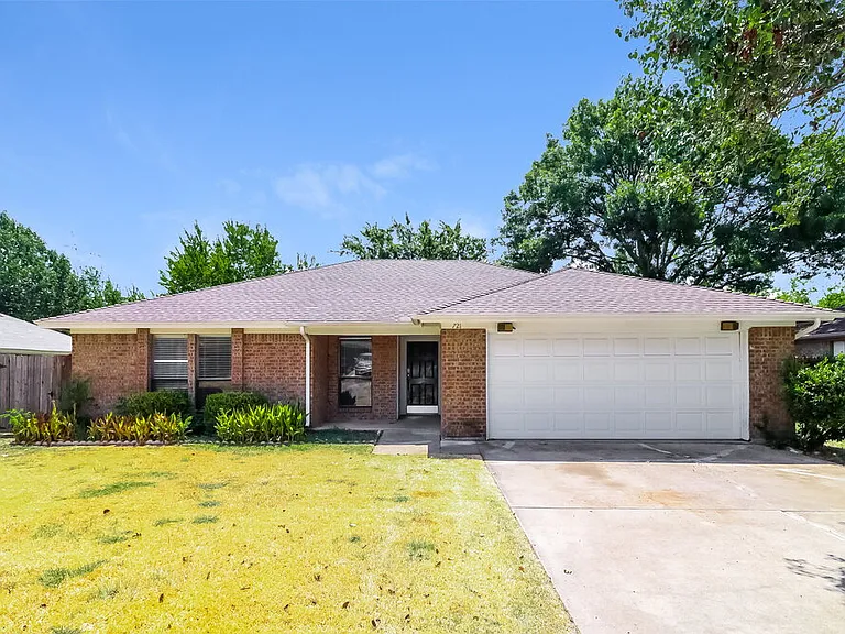 721 Owens Dr — Photo 1