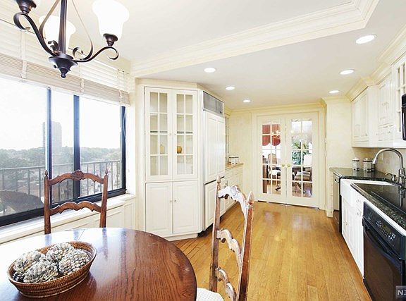 5th image of 300 Winston Dr APT 703