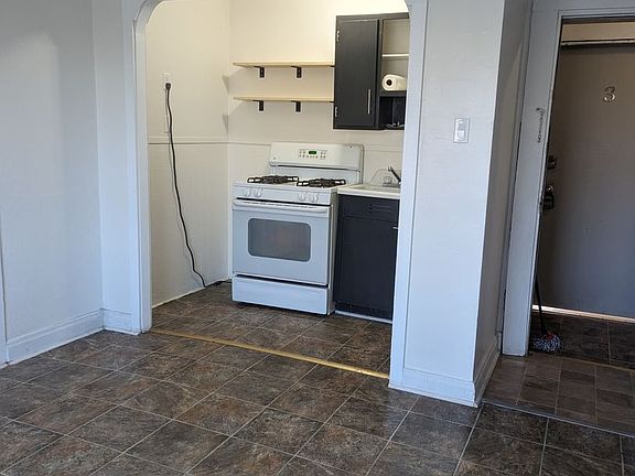 2nd image of 814 7th St Unit 4-6