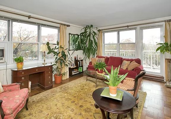 3rd image of 3935 Blackstone Ave APT 2H