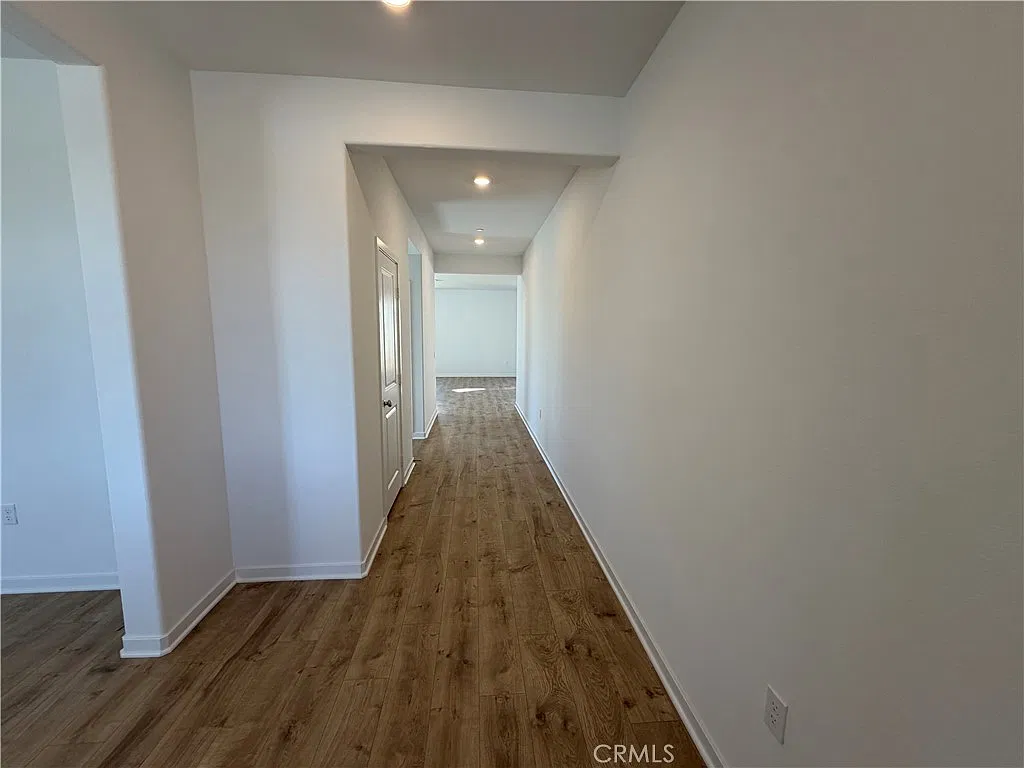 5 bed, 3008 sqft, $4,200 — Photo 3