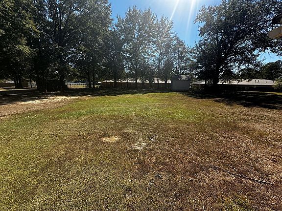 3rd image of 115 Pin Oak Ave