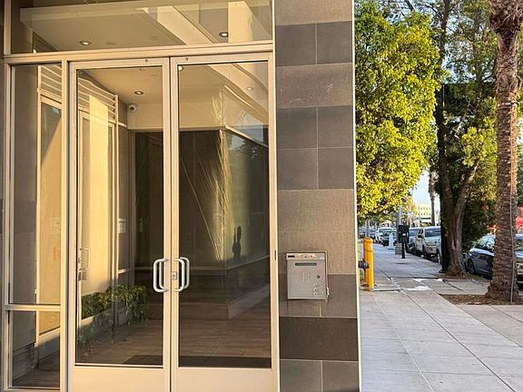 2nd image of 482 S Arroyo Pkwy #410