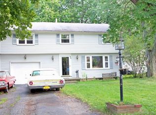 86 Crestfield Dr, Rochester, NY 14617