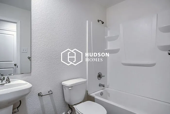 916 Olive St — Photo 14