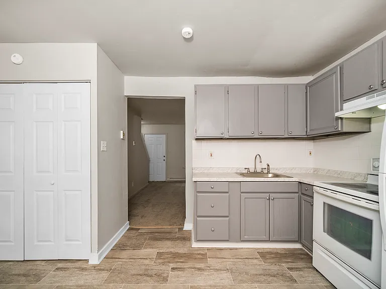 1331 Minefee St — Photo 9