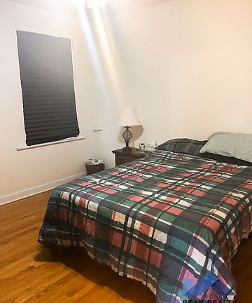 3rd image of 5356 N Wolcott Ave APT 3