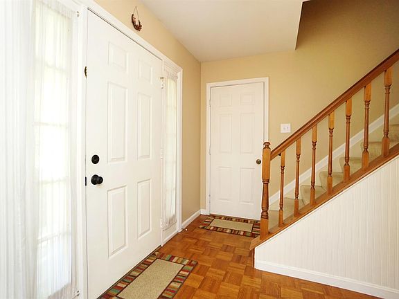 3rd image of 8332 Shadyside Ln