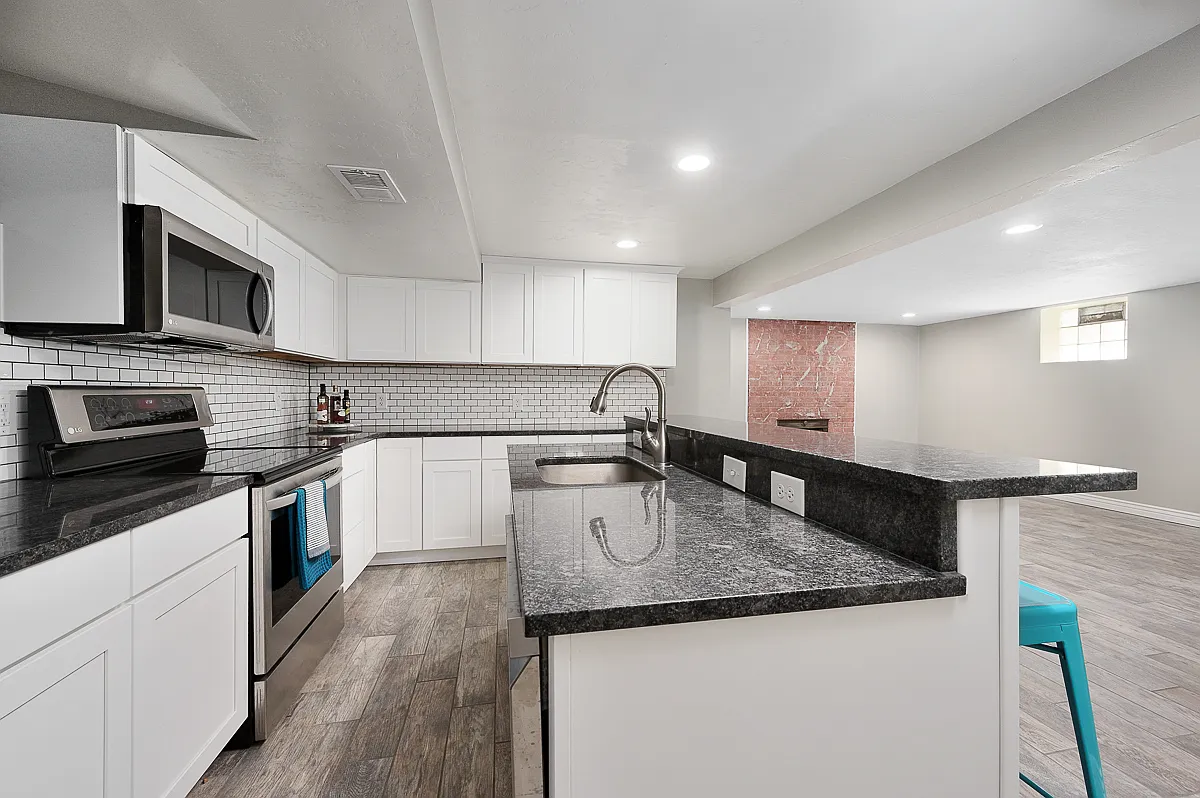 2 bed, 1200 sqft, $1,600 — Photo 2